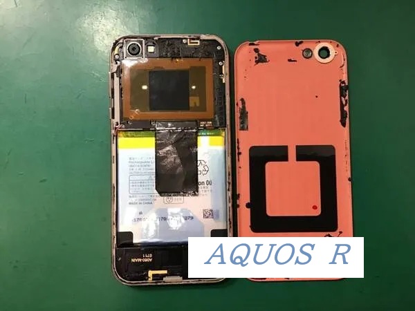 AQUOSRのバッテリー交換ならデータをそのまま・最短即日修理のスマホ修理工房ラザウォーク甲斐双葉店へ